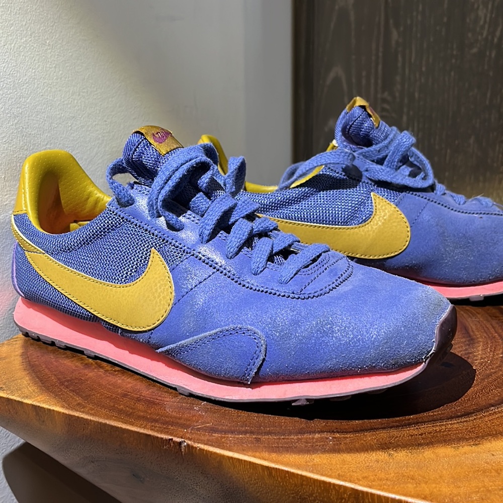 Nike old school kicks